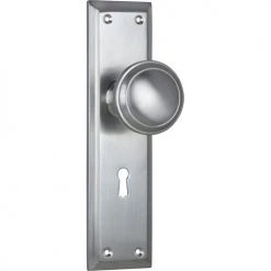 TRADCO MILTON DOOR KNOB ON PLATE