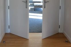 ZANDA FLOOR MOUNTED DOOR STOP 8 ZANDA FLOOR MOUNTED DOOR STOP