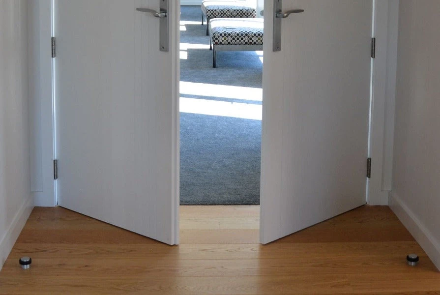 ZANDA FLOOR MOUNTED DOOR STOP 4 ZANDA FLOOR MOUNTED DOOR STOP